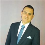 Me defino como un profesional analítico y pedagógico. Mi amplia trayectoria en la gestión financiera y contable no solo me ha dota